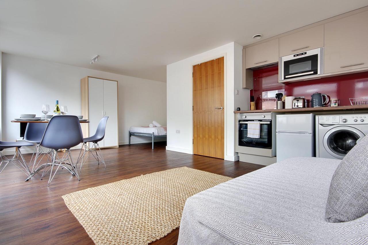 Hill House Holiday Apartments Борнмут Экстерьер фото